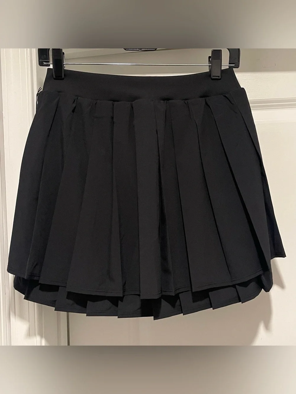 ALO Yoga Black Pleated Tennis Skirt